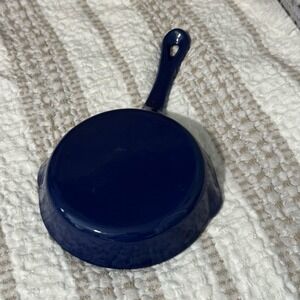 Vintage Small Cast Iron Skillet Blue‎ Enamelware 6" Egg Pan Double Spout